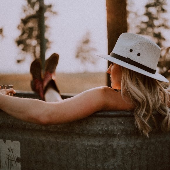 Meet your Posher, Ashley - Picture 1 of 1